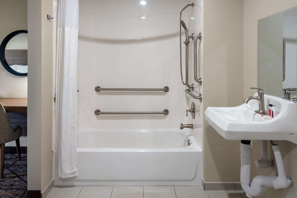Ramada by Wyndham Modesto Yosemite Area - photo 31