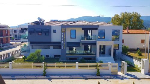 Albatros Luxury Suites — 4-Star Luxury Hotel in Nea Vrasna, Greece