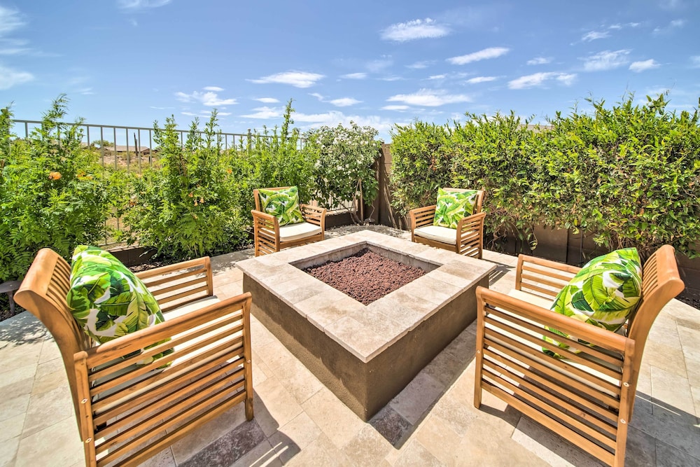 Resort Style Pool and Spa Upscale Goodyear Home - photo 30