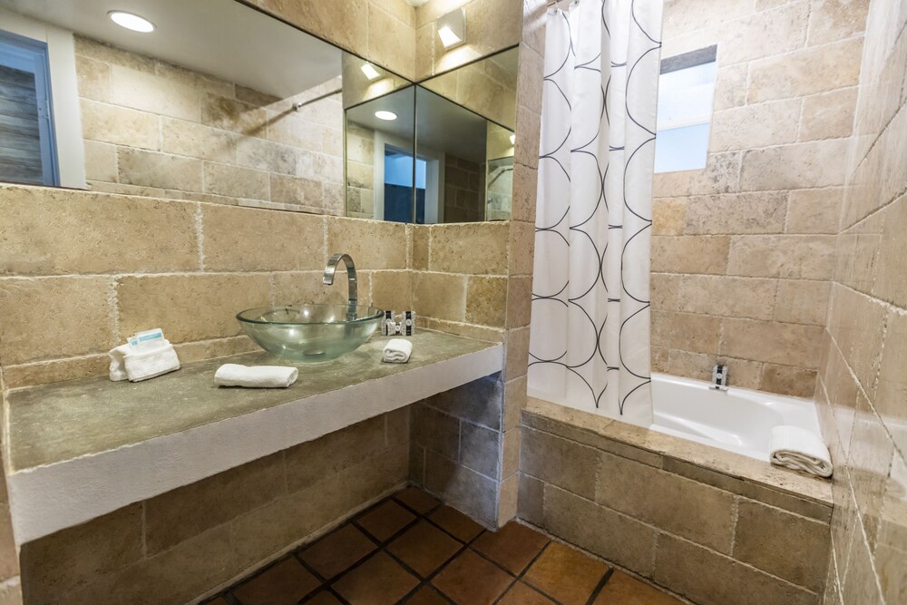 Chesterfield Hotel & Suites - photo 39