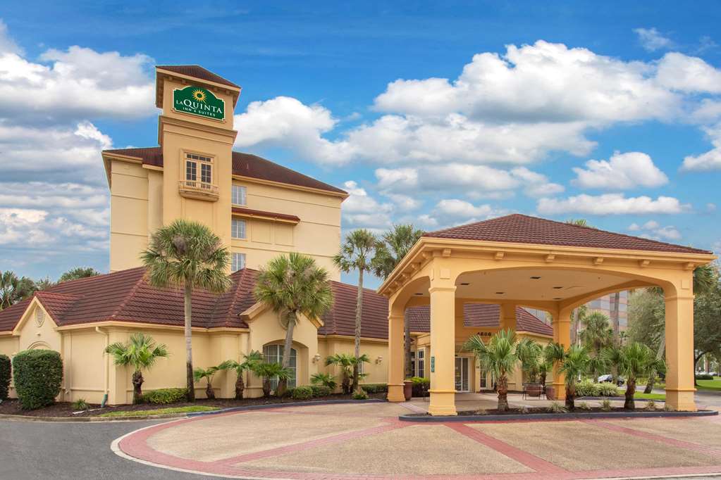 La Quinta Inn & Suites by Wyndham Jacksonville Butler Blvd - photo 2