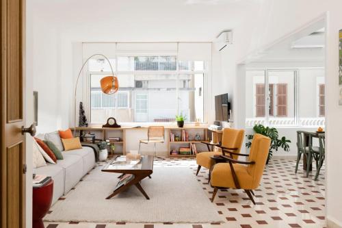 Gemmayzeh Retro Glam 2BR Apt — 4-Star Luxury Hotel in Beirut, Lebanon