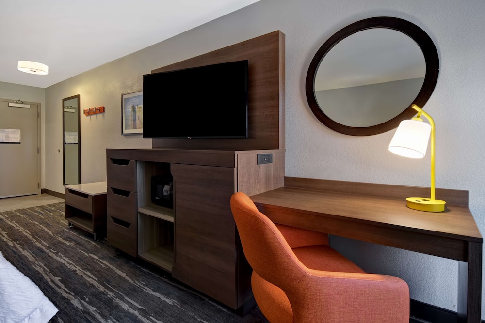 Hampton Inn Potomac Mills Woodbridge - photo 13