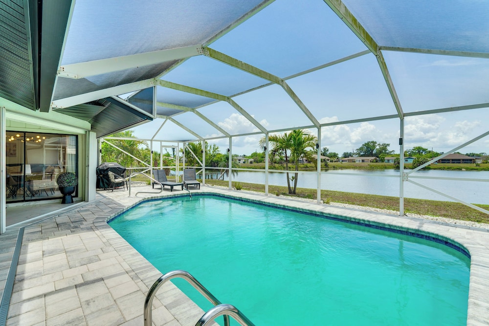Group Getaway: Luxe Lakeside Gem in Port Charlotte in Punta Gorda, United States