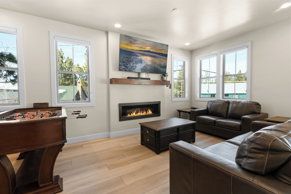 Pine Meadow Game Room with pool table foosball & shuffleboard in Big Bear Lake, United States