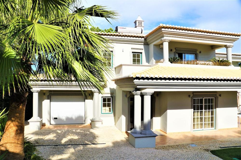 Charming Exceptional Villa in Algarve — 4-Star Luxury Hotel in Loule, Portugal