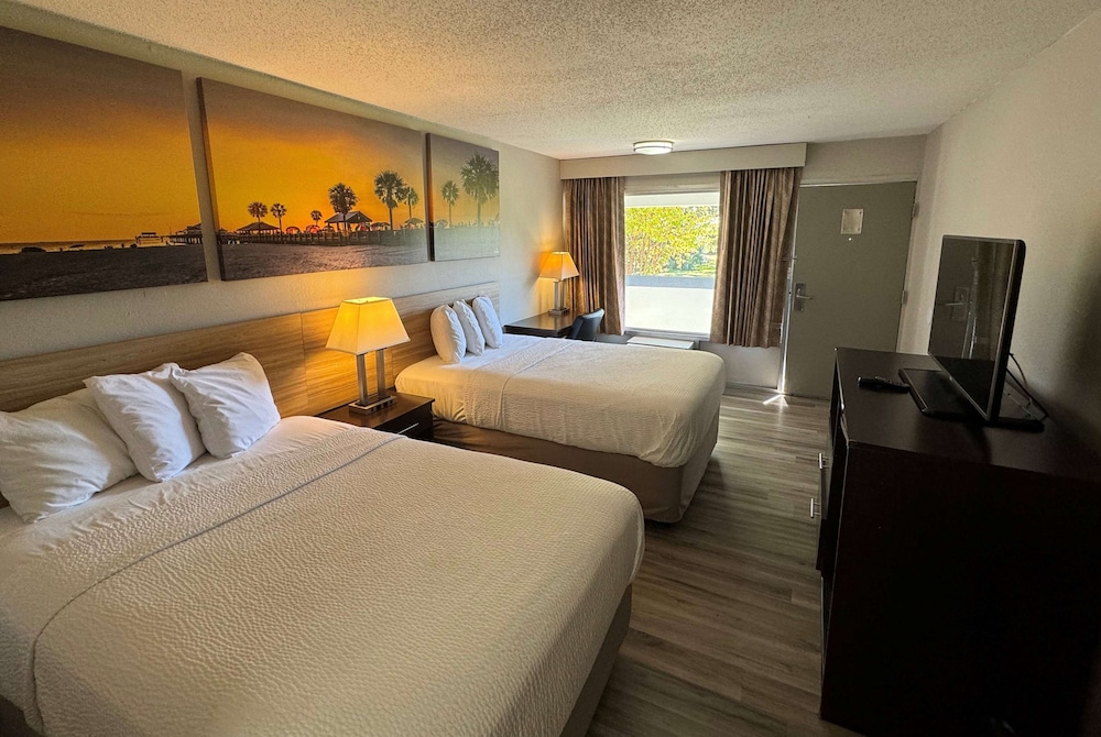 Days Inn by Wyndham Brooksville Dade City - photo 10