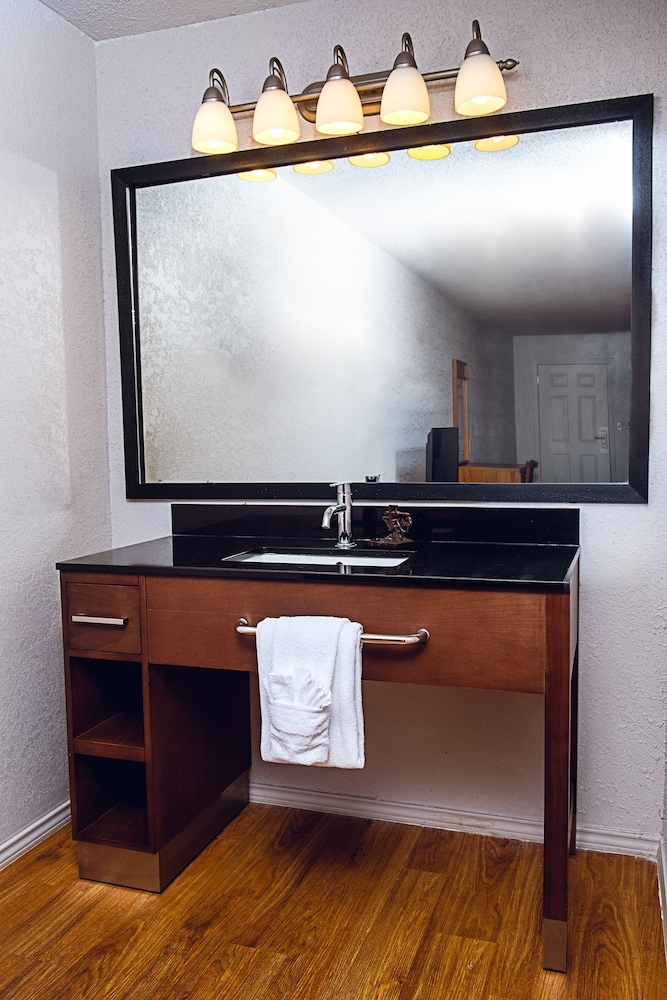 Riata Inn - photo 9