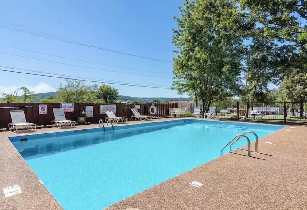 The Parkwood Inn & Suites - photo 18