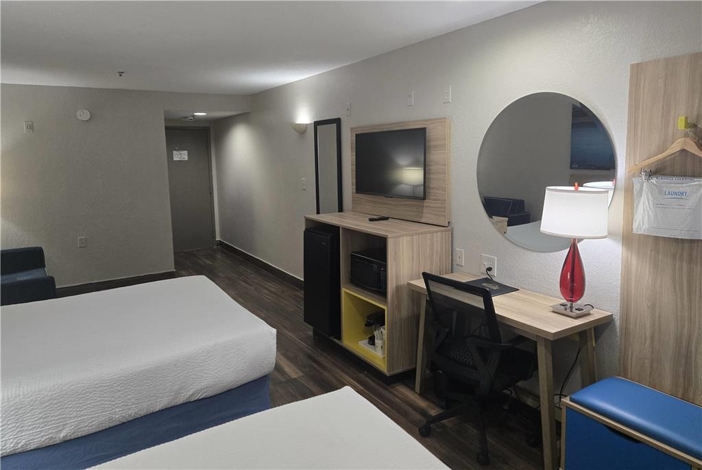 Days Inn & Suites by Wyndham Tampa Raymond James Stadium - photo 61
