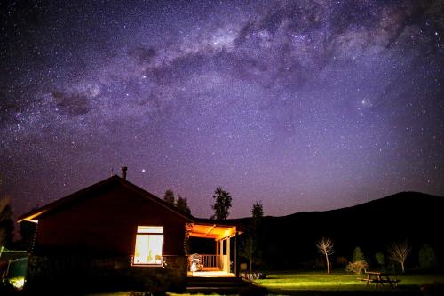 Kepler Oaks Chalet — 4-Star Luxury Hotel in Te Anau, New Zealand