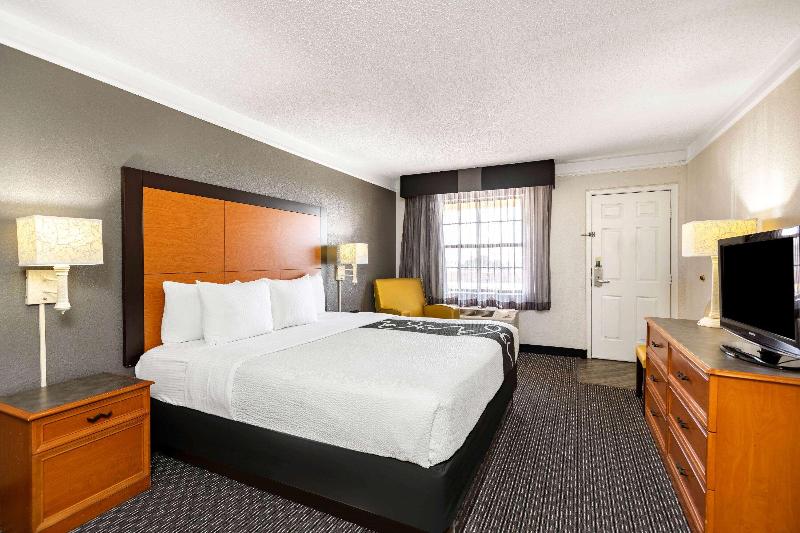 Travelodge by Wyndham El Paso Airport - photo 4