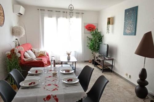 T3 Calme Balcon Centre Ville in Perpignan, France