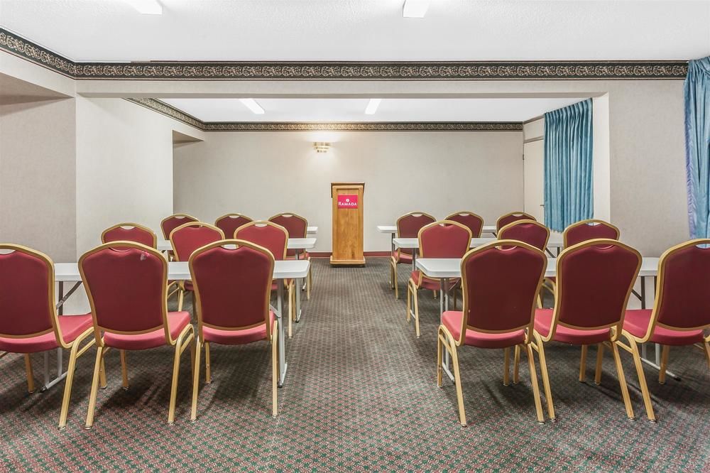 Ramada Clinton - photo 4