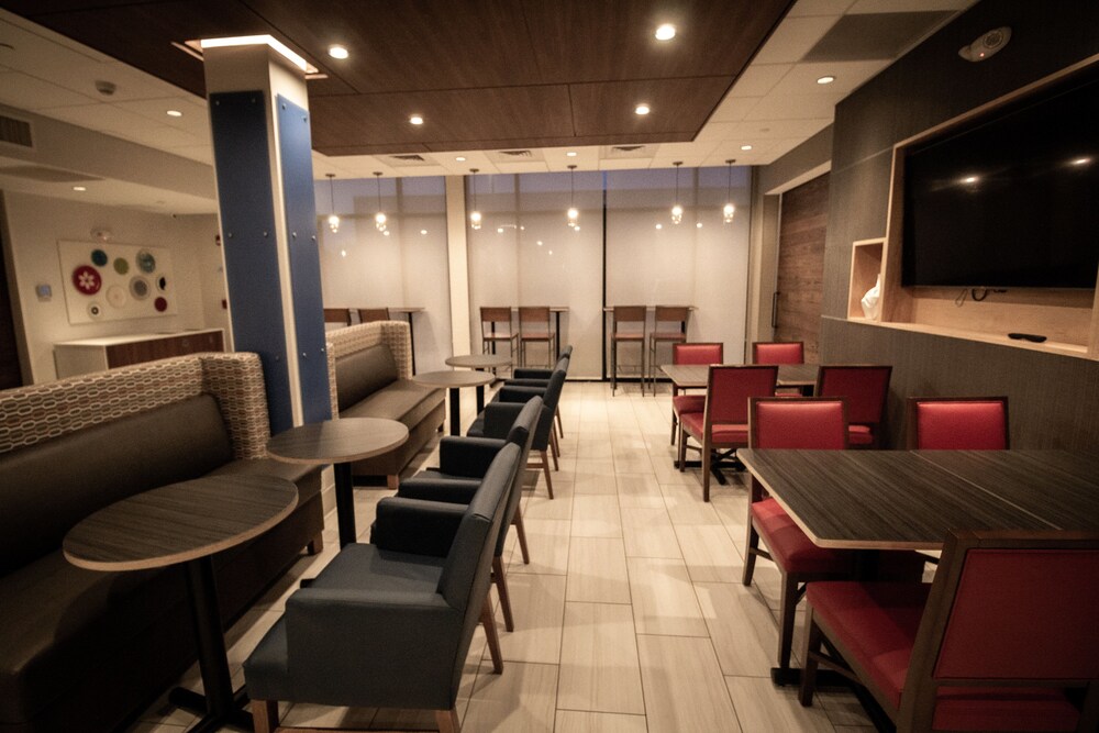 Holiday Inn Express & Suites Boston South Randolph by IHG - photo 44