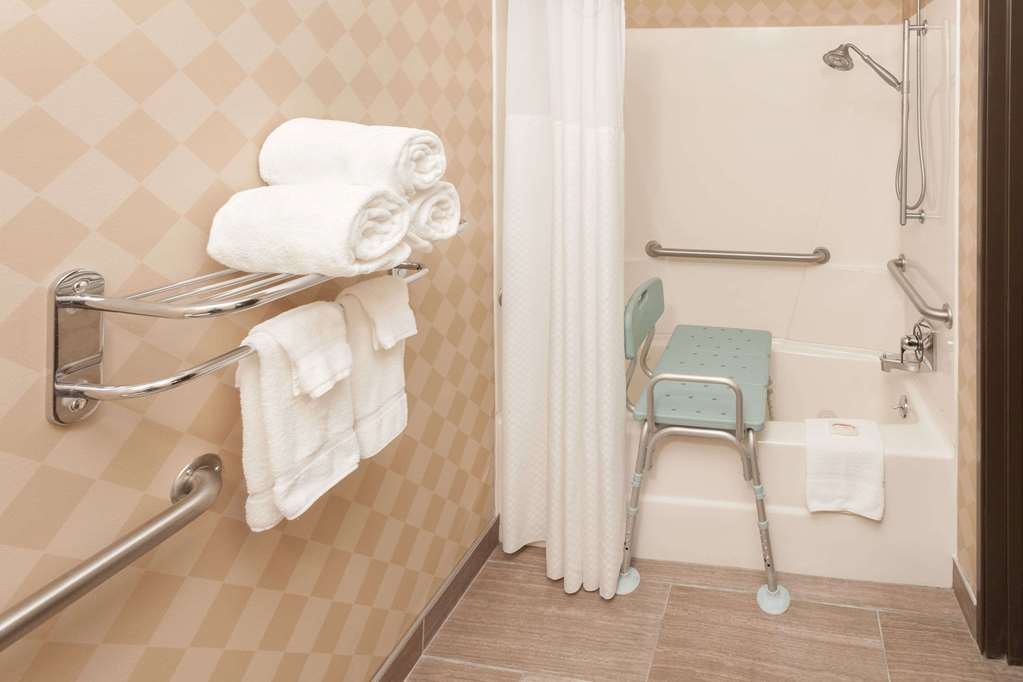 Baymont by Wyndham Galesburg - photo 8