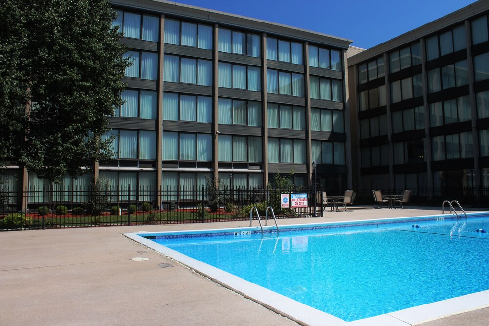 Four Points by Sheraton Kansas City Airport - photo 23