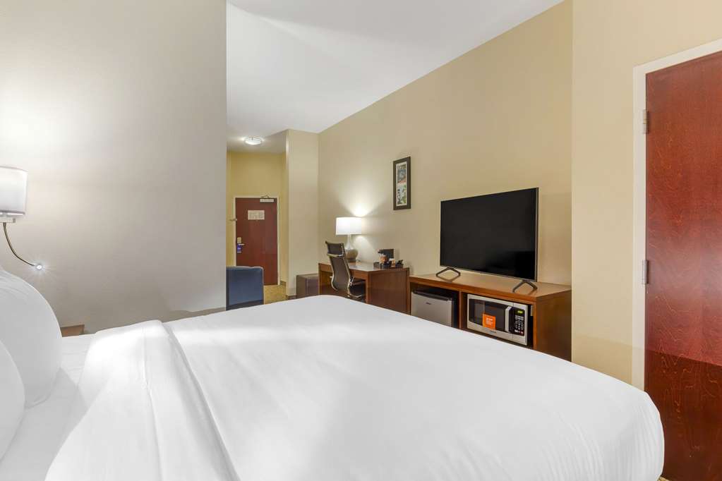 Comfort Suites Wilson I 95 - photo 18