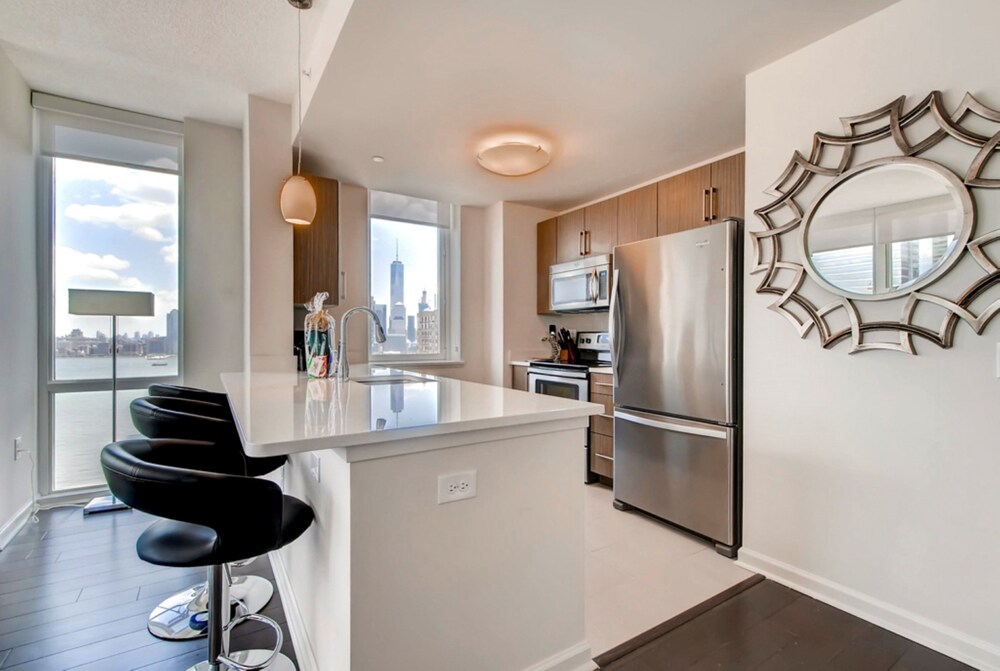 Global Luxury Suites at Newport - photo 22
