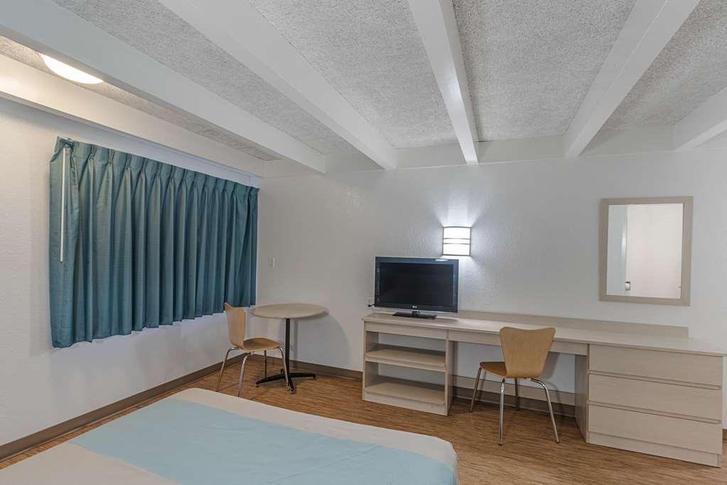 Motel 6 Kokomo In - photo 18
