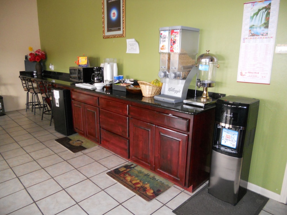 Jackson Inn - photo 15