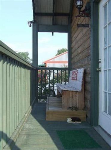 Susan's Cottages — 5-Star Luxury Hotel in Alexandria, United States