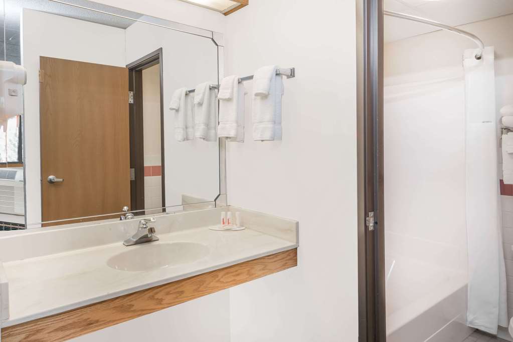 Baymont by Wyndham Marshalltown - photo 9