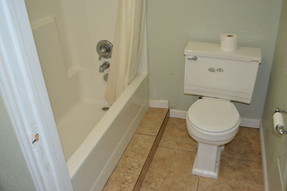 Lake Country Motel - photo 22