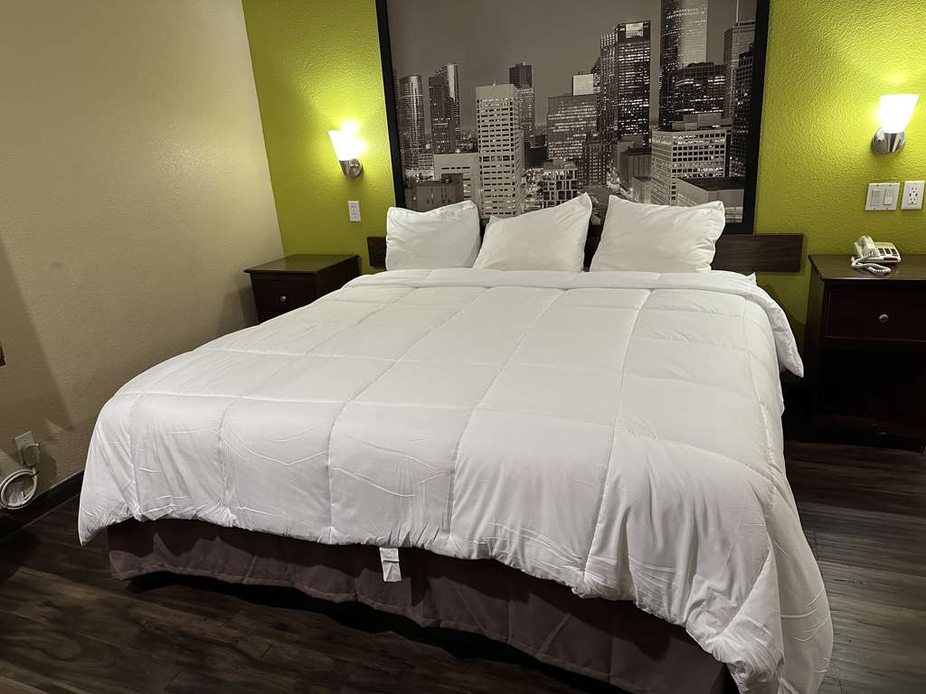 Red Lion Inn & Suites IAH Airport East - photo 12