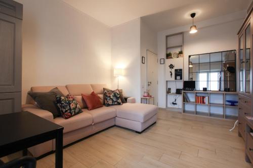 Splendido Bilocale sul Naviglio Grande — 4-Star Luxury Hotel in Corsico, Italy