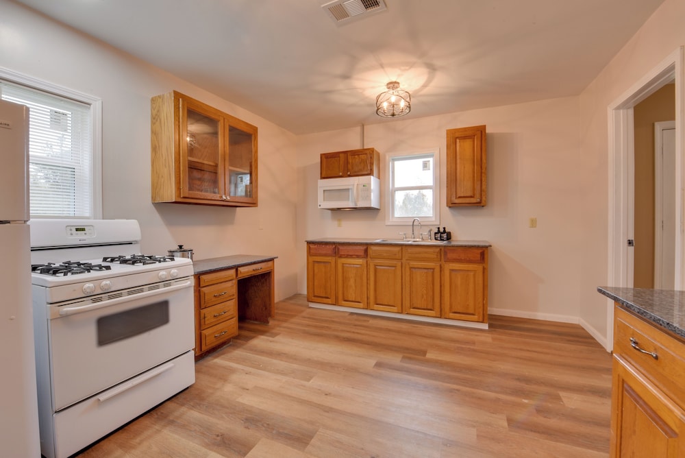 Walking Distance to Casino: Home in Westlake - photo 26