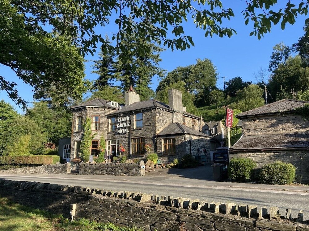 Elen’s Castle Hotel
