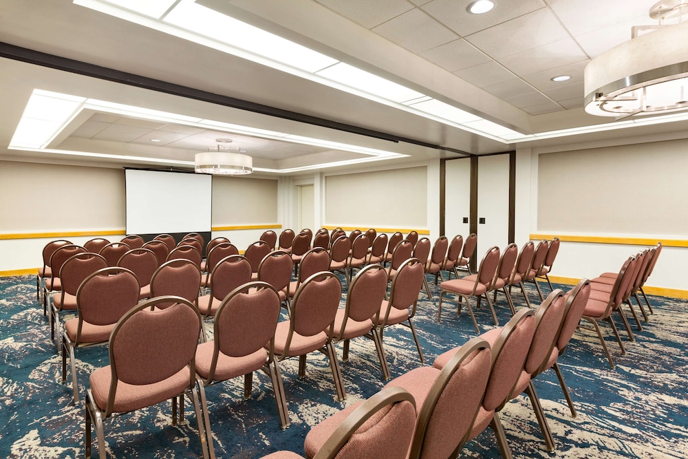 Embassy Suites by Hilton San Luis Obispo - photo 41