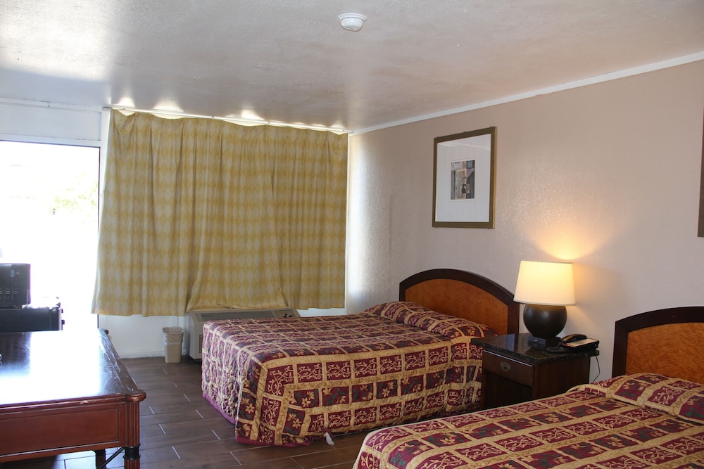 LoneStar Inn & Suites - photo 7