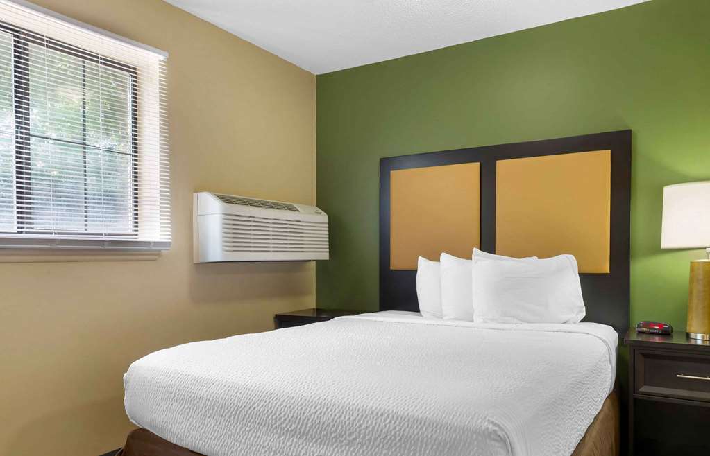 Suburban Studios Cary RDU Airport - photo 19