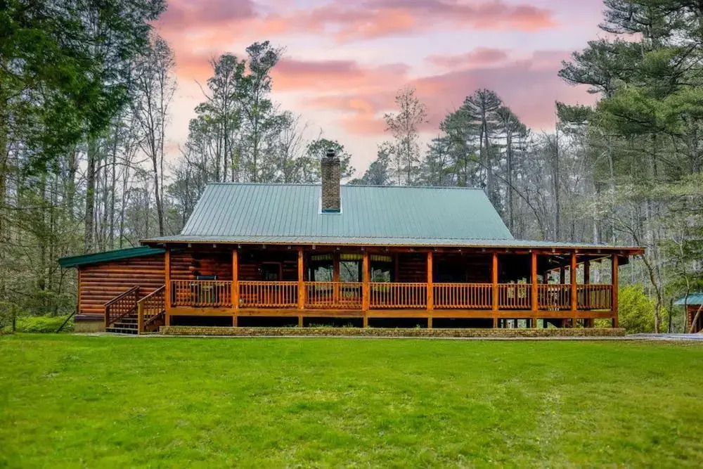 Twin Creeks Lodge by AvantStay 33 Acre Retreat — 4-Star Luxury Hotel in Brevard, United States