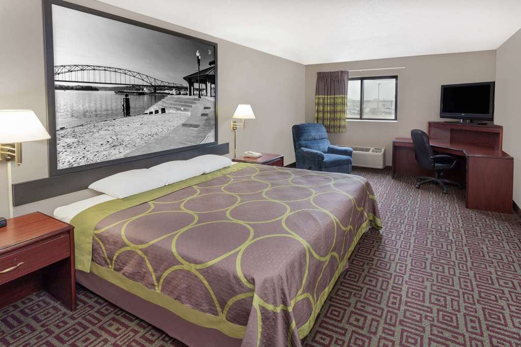 Super 8 by Wyndham Muscatine - photo 8