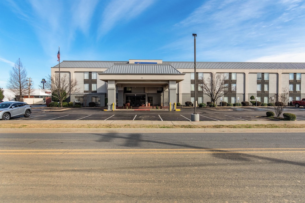 Wingate by Wyndham Conway AR in Conway, United States