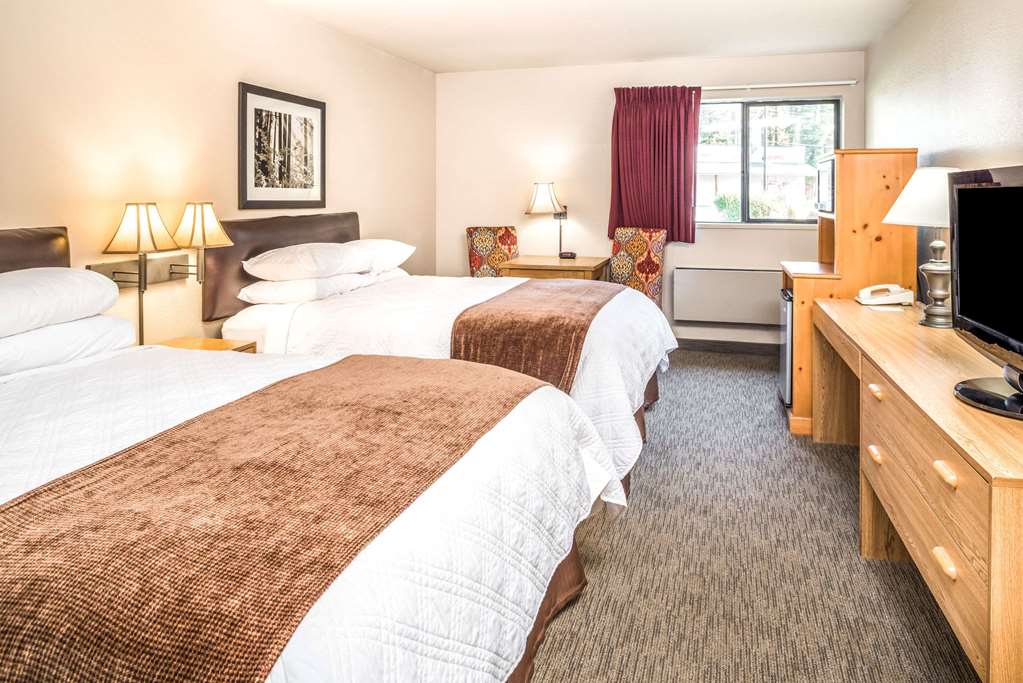 Super 8 by Wyndham St. Regis - photo 12