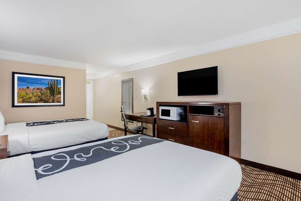 La Quinta Inn & Suites by Wyndham Hesperia Victorville - photo 19
