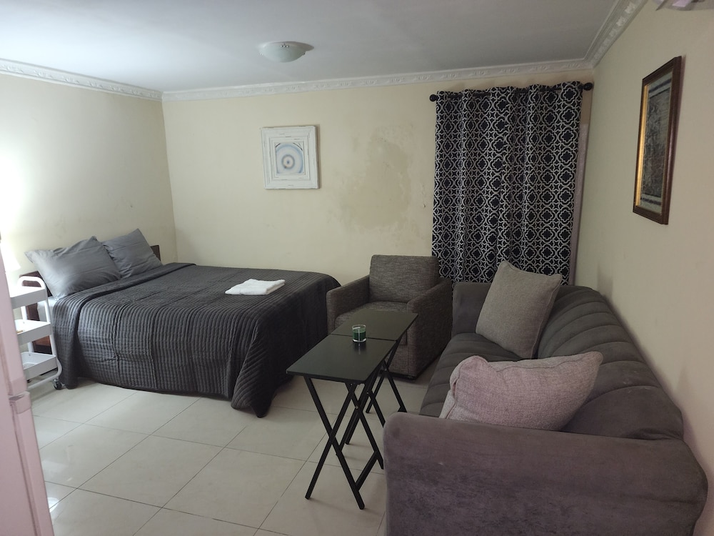 Mike’s Flat hotel in Kinshasa, Democratic Republic of the Congo