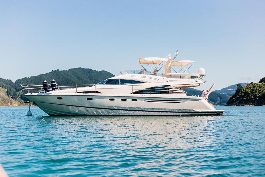 Indian Summer Charter - last minute hotel in Unknown City