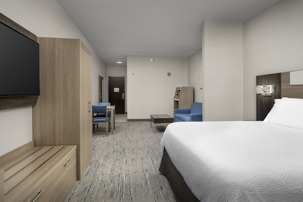 Holiday Inn Express & Suites Knoxville Clinton by IHG - photo 11