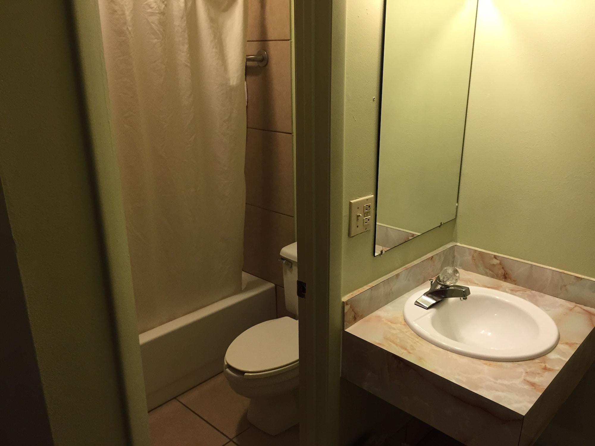 Sebring Inn - photo 18