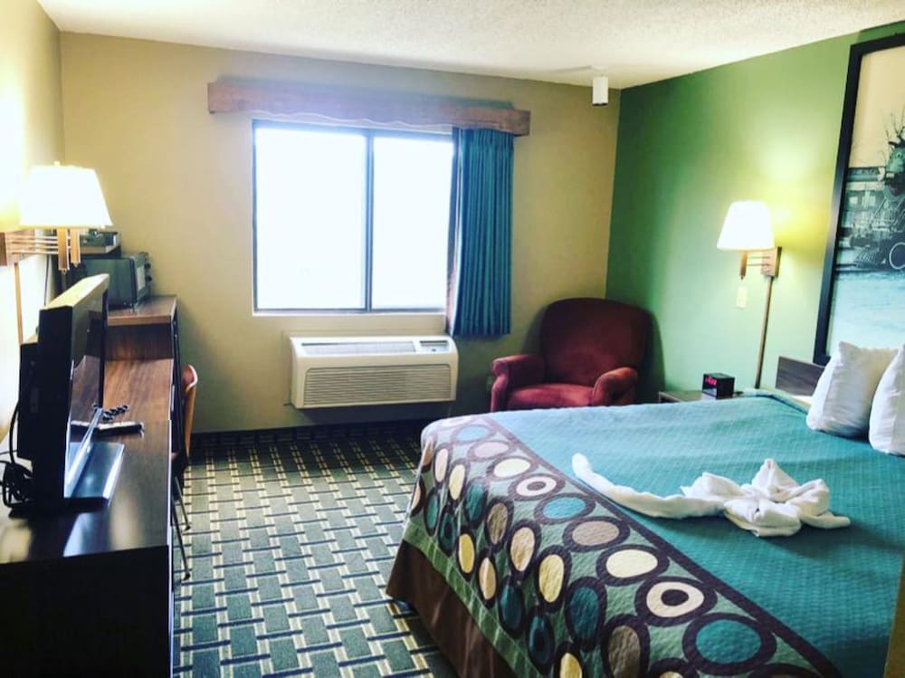 Super 8 by Wyndham Russellville - photo 9