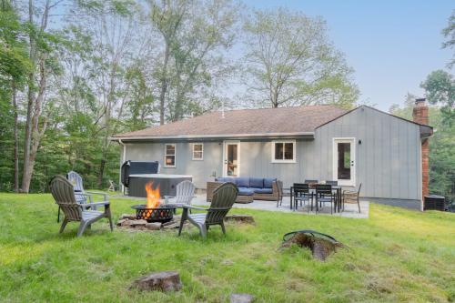 Modern Rustic Escape w Hot Tub High Falls Lodge — 4-Star Luxury Hotel in Saugerties, United States