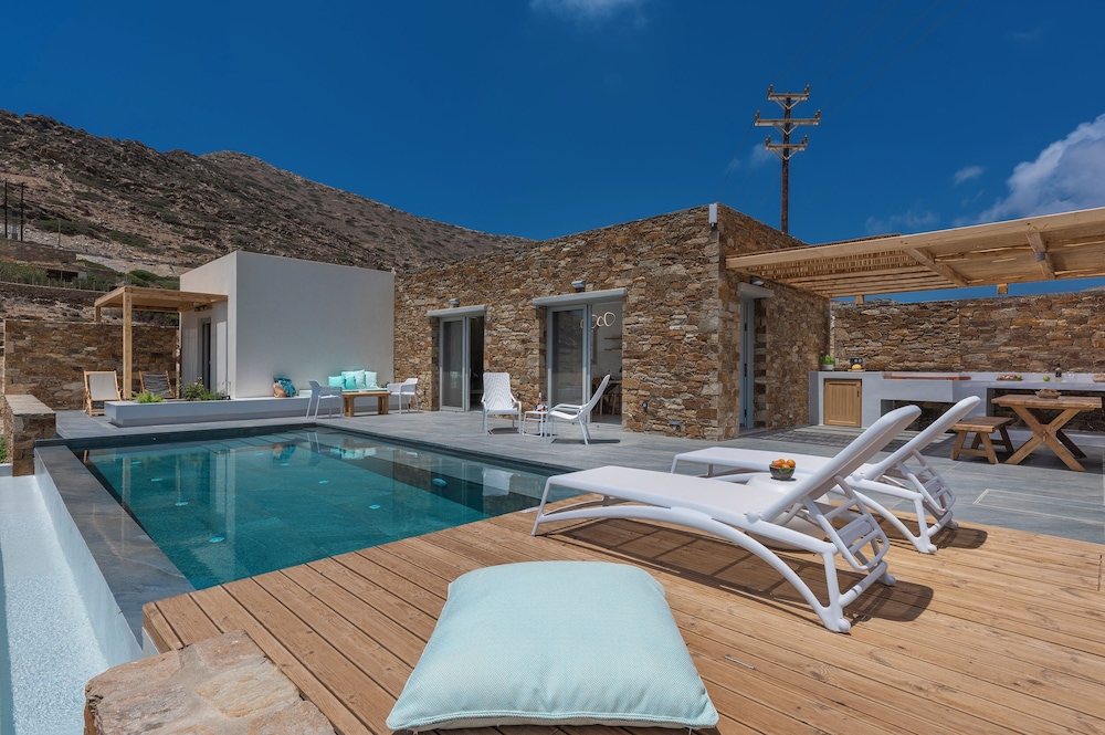 Calma Ios in Ios, Greece