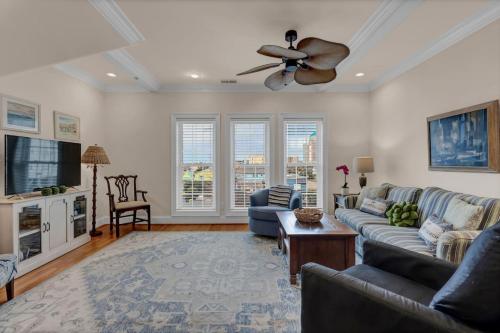 Coastal Escape on Lake Park — 4-Star Luxury Hotel in Carolina Beach, United States