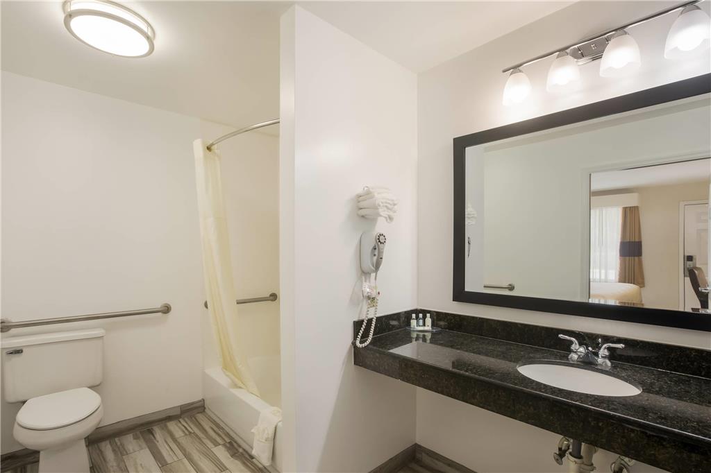 Quality Inn & Suites Greensboro near Lake Oconee - photo 15