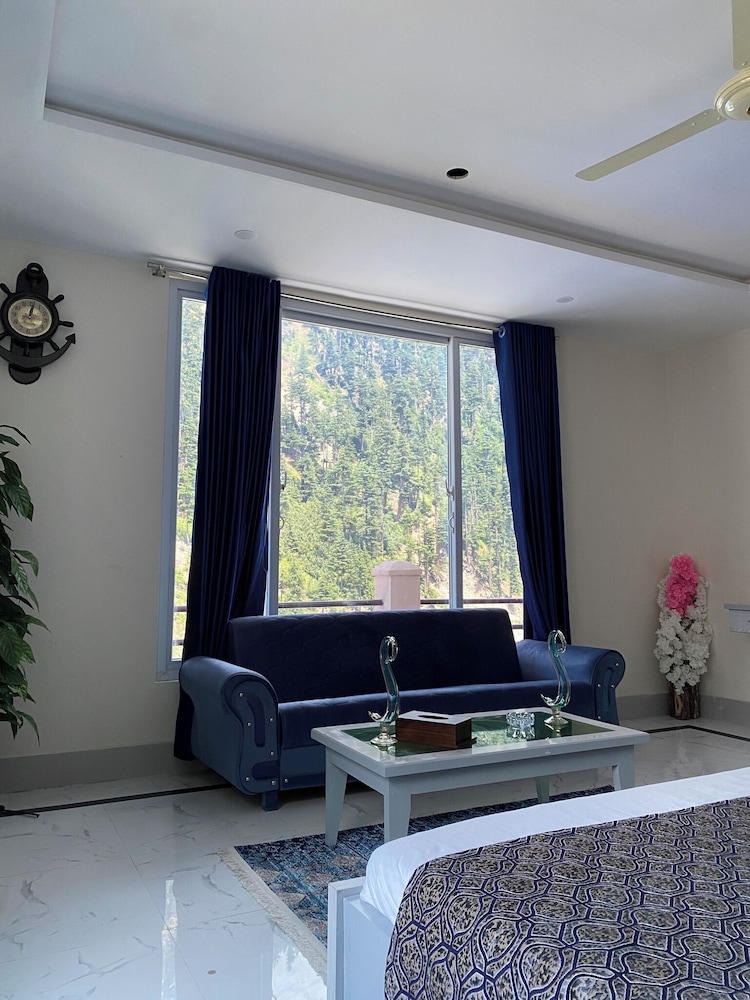 Blue Diamond Hotel Kalam in Thal, Pakistan